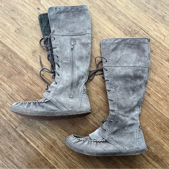 UGG Somaya Suede Grey/Beige Front Lace Side Zip Moccasin Boots, Sz 8.5 - Picture 2 of 16